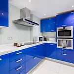 Luxury 2 bedroom apartment in Puerto Banús, parking&pool